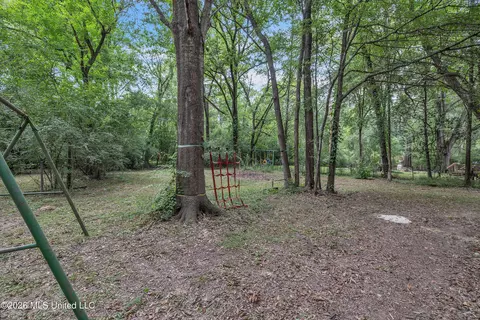 Exterior - 314 Colonial Cir, Jackson, MS 39211 photo 10 of 12