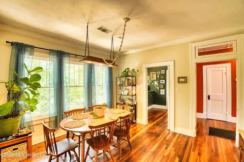 Dining - 431 Decelle St, Jackson, MS 39216 photo 2 of 6