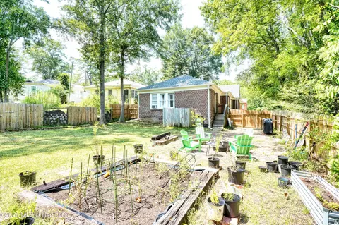 Exterior - 431 Decelle St, Jackson, MS 39216 photo 5 of 9