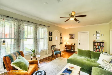 Living - 431 Decelle St, Jackson, MS 39216 photo 5 of 5