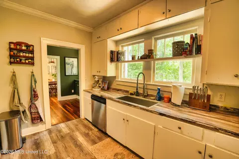 Kitchen - 431 Decelle St, Jackson, MS 39216 photo 2 of 2