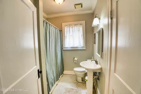 Bath - 431 Decelle St, Jackson, MS 39216 photo 4 of 4