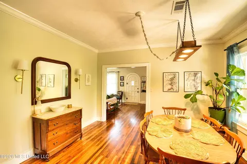 Dining - 431 Decelle St, Jackson, MS 39216 photo 5 of 6