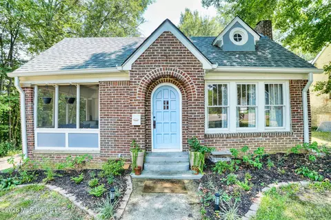 Exterior - 431 Decelle St, Jackson, MS 39216 photo 4 of 9