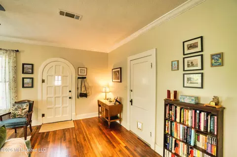 Entry Way - 431 Decelle St, Jackson, MS 39216 photo 2 of 4