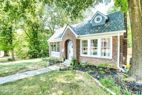 Exterior - 431 Decelle St, Jackson, MS 39216 photo 3 of 9