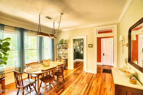 Dining - 431 Decelle St, Jackson, MS 39216 photo 1 of 6