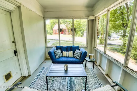 Exterior - 431 Decelle St, Jackson, MS 39216 photo 6 of 9