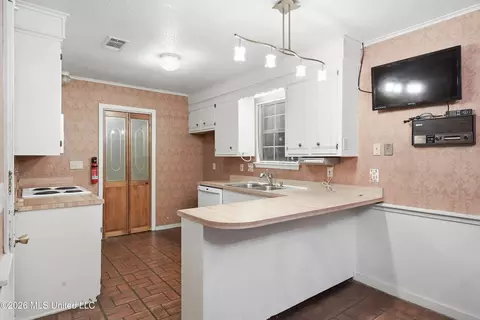 Kitchen - 237 Baybury Ln, Jackson, MS 39212 photo 2 of 4