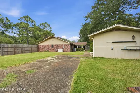Exterior - 237 Baybury Ln, Jackson, MS 39212 photo 10 of 11