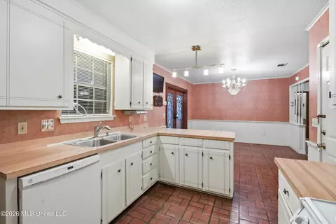 Kitchen - 237 Baybury Ln, Jackson, MS 39212 photo 1 of 4