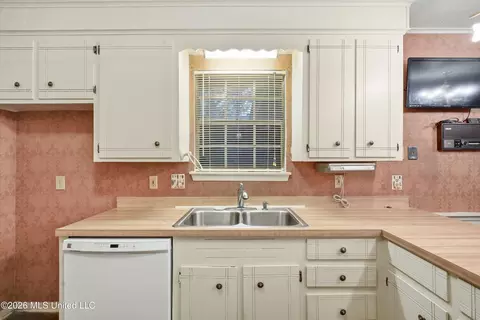Kitchen - 237 Baybury Ln, Jackson, MS 39212 photo 4 of 4