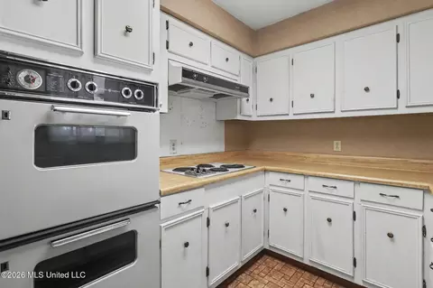 Kitchen - 1278 Mcgregor Dr, Wiggins, MS 39577 photo 2 of 2