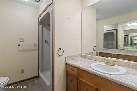 Bath - 1278 Mcgregor Dr, Wiggins, MS 39577 photo 2 of 3
