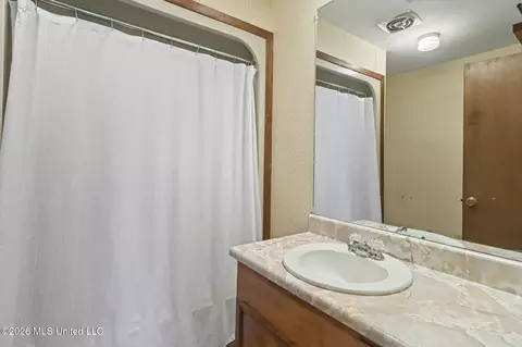 Bath - 1278 Mcgregor Dr, Wiggins, MS 39577 photo 1 of 3