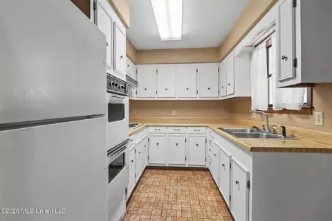 Kitchen - 1278 Mcgregor Dr, Wiggins, MS 39577 photo 1 of 2