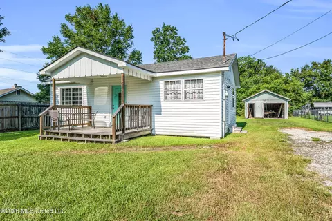 1202 Saint Joseph St, Waveland, MS 39576