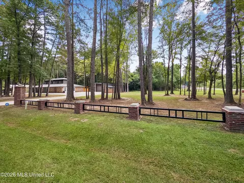 Exterior - 1329 Pine Glen Cir, Forest, MS 39074 photo 4 of 7