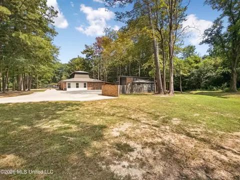 Exterior - 1329 Pine Glen Cir, Forest, MS 39074 photo 5 of 7