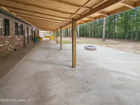 Exterior - 1329 Pine Glen Cir, Forest, MS 39074 photo 2 of 7