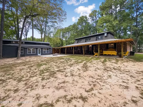 Exterior - 1329 Pine Glen Cir, Forest, MS 39074 photo 6 of 7