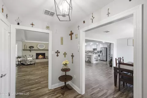 Entry Way - 1022 L D White Rd, Summit, MS 39666 photo 1 of 2