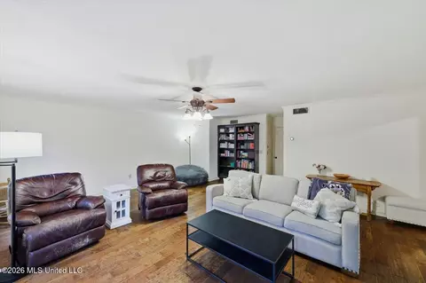 Living - 324 Warwick Rd, Clinton, MS 39056 photo 3 of 3