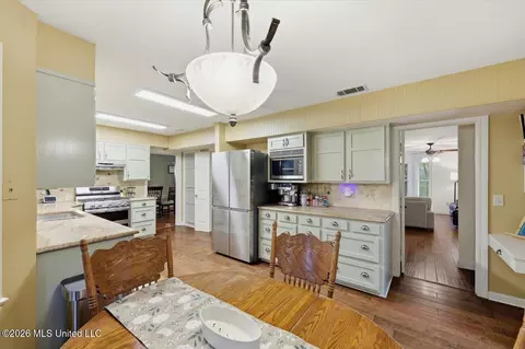 Kitchen - 324 Warwick Rd, Clinton, MS 39056 photo 5 of 5