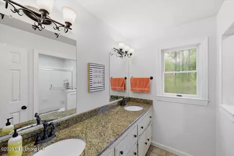 Bath - 324 Warwick Rd, Clinton, MS 39056 photo 4 of 5