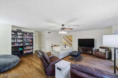 Living - 324 Warwick Rd, Clinton, MS 39056 photo 2 of 3