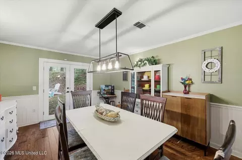 Dining - 324 Warwick Rd, Clinton, MS 39056 photo 2 of 4