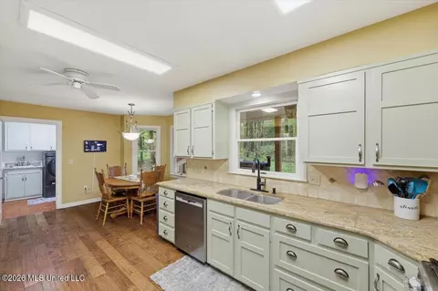 Kitchen - 324 Warwick Rd, Clinton, MS 39056 photo 4 of 5