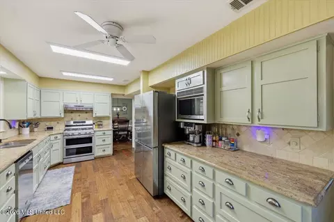 Kitchen - 324 Warwick Rd, Clinton, MS 39056 photo 2 of 5