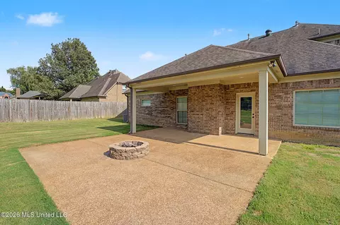 Exterior - 1316 N Heritage Cir, Hernando, MS 38632 photo 6 of 8