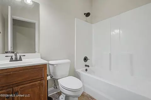 Bath - 1316 N Heritage Cir, Hernando, MS 38632 photo 1 of 4