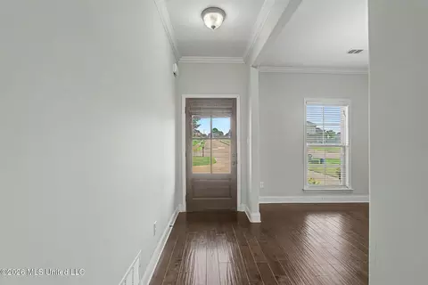 Entry Way - 1316 N Heritage Cir, Hernando, MS 38632 photo 5 of 7