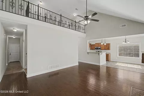 Entry Way - 1316 N Heritage Cir, Hernando, MS 38632 photo 1 of 7