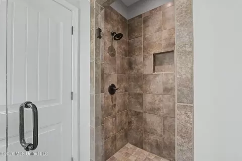 Bath - 1316 N Heritage Cir, Hernando, MS 38632 photo 4 of 4
