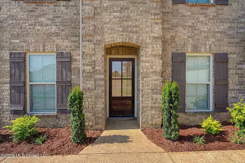 Exterior - 1316 N Heritage Cir, Hernando, MS 38632 photo 5 of 8
