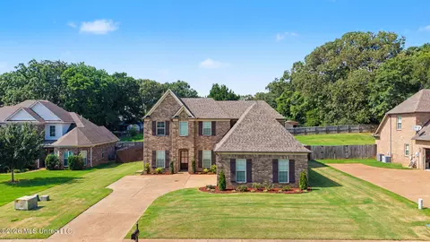 Exterior - 1316 N Heritage Cir, Hernando, MS 38632 photo 2 of 8