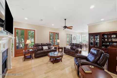 Living - 297 Roses Bluff Dr, Madison, MS 39110 photo 2 of 2