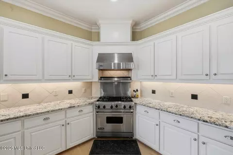 Kitchen - 297 Roses Bluff Dr, Madison, MS 39110 photo 6 of 7