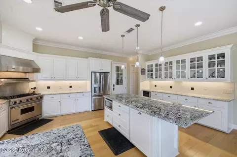 Kitchen - 297 Roses Bluff Dr, Madison, MS 39110 photo 2 of 7