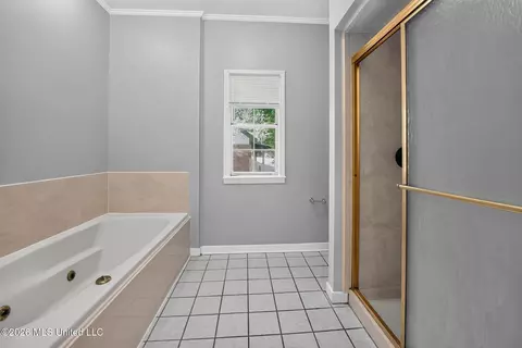 Bath - 320 Hanley Cir, Brandon, MS 39047 photo 2 of 2