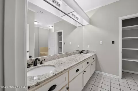 Bath - 320 Hanley Cir, Brandon, MS 39047 photo 1 of 2