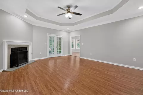 Living - 320 Hanley Cir, Brandon, MS 39047 photo 3 of 4