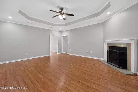 Living - 320 Hanley Cir, Brandon, MS 39047 photo 2 of 4