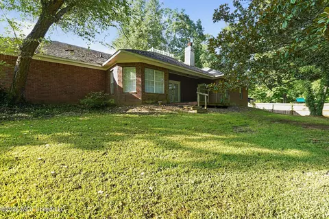 Exterior - 320 Hanley Cir, Brandon, MS 39047 photo 2 of 3