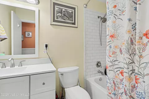 Bath - 202 Sedgewick St, Long Beach, MS 39560 photo 2 of 2