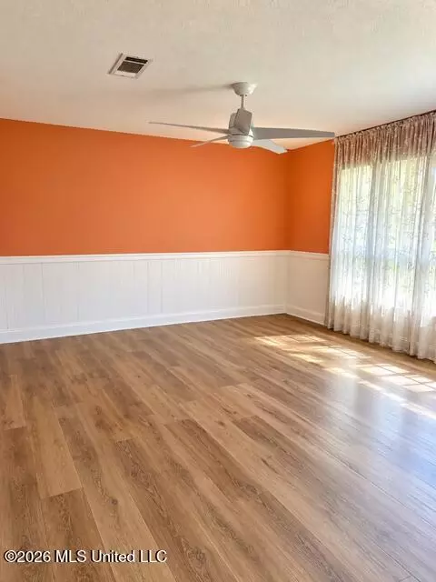 Living - 202 Sedgewick St, Long Beach, MS 39560 photo 1 of 2